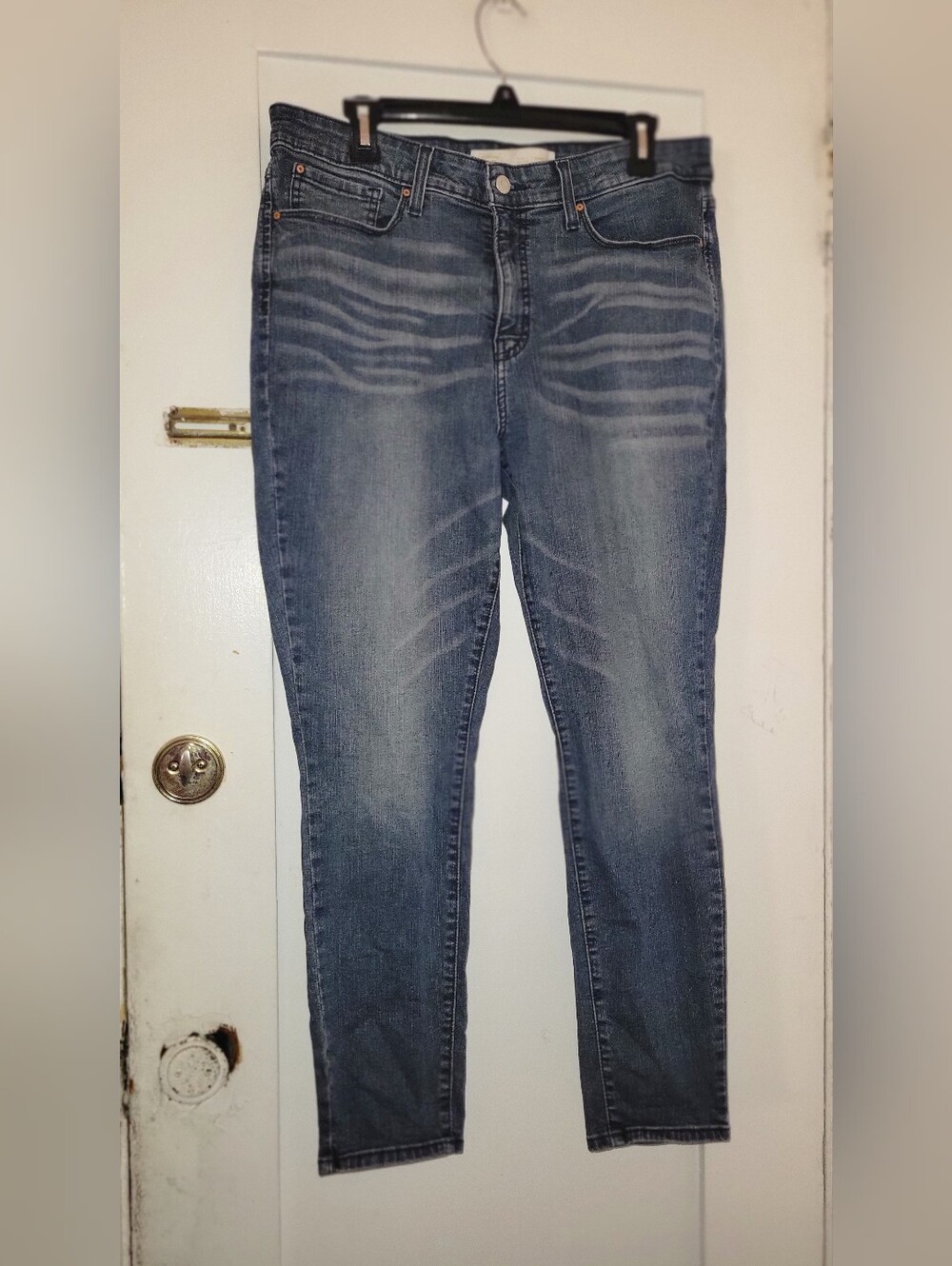 Signature by Levi Strauss Women's Faded Blue Skinny Jeans